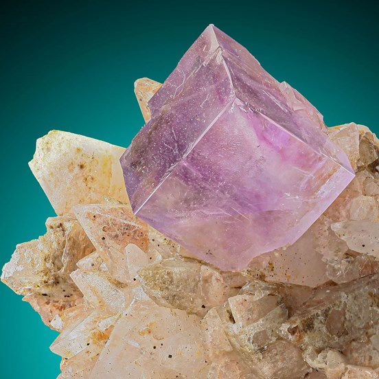 Fluorite-La Cabaña | Berbes-Caravia | Ribadesella | Asturias | Spain